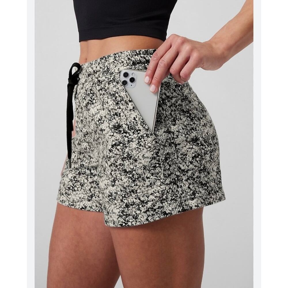 🔥Athleta Farallon Pebbles Texture Black Gray Shorts Athleisure Gorpcore Size XS